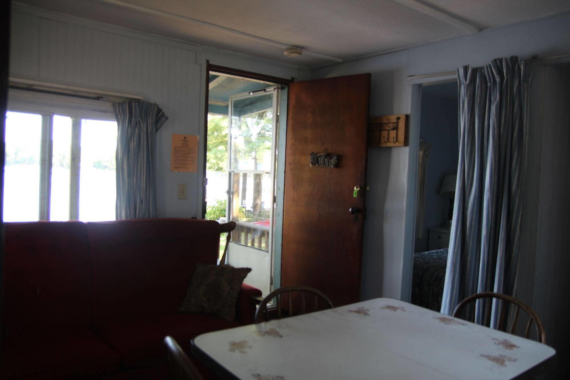 Black Lake Cabins Torrance المظهر الخارجي الصورة