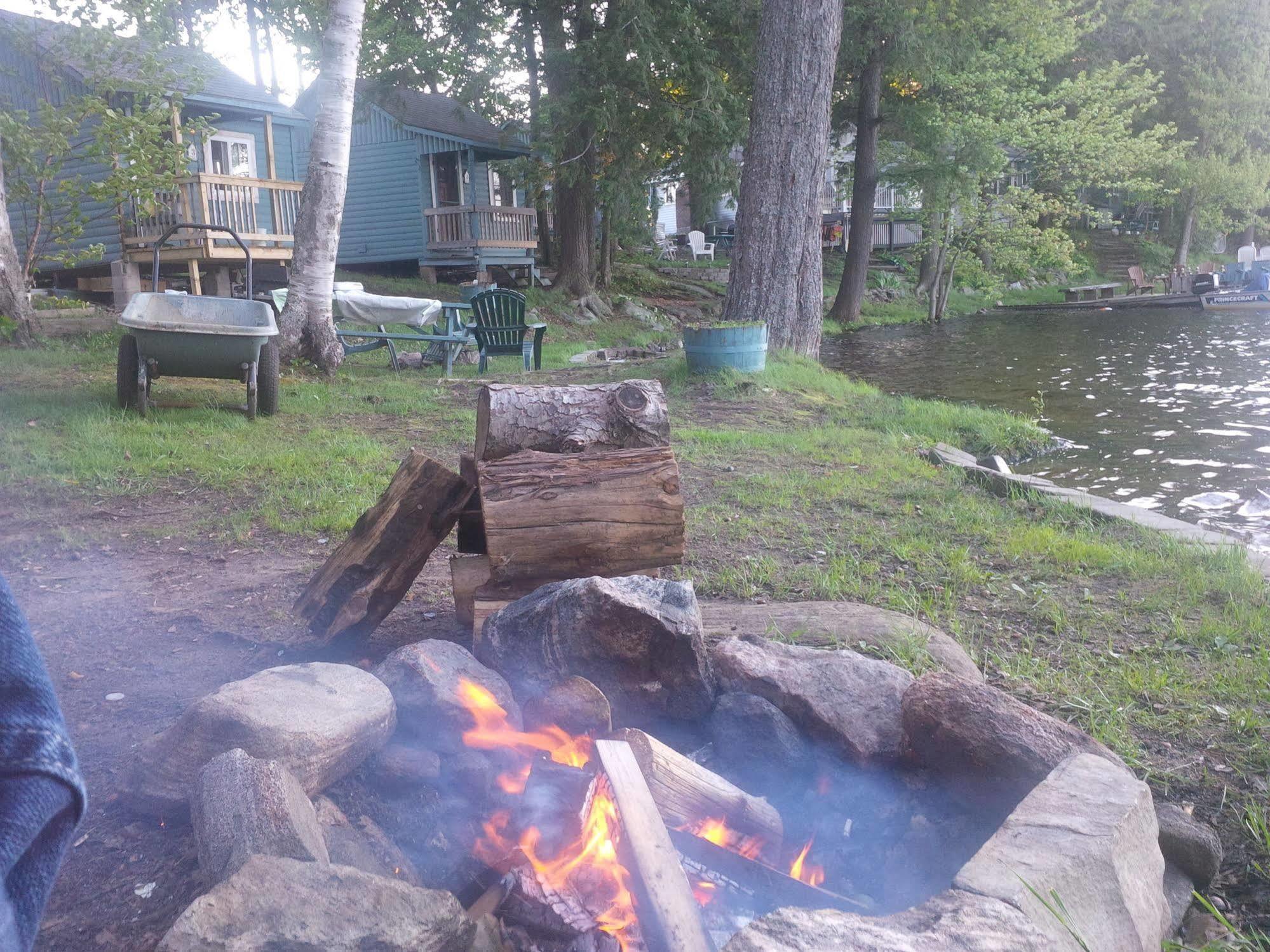 Black Lake Cabins Torrance المظهر الخارجي الصورة